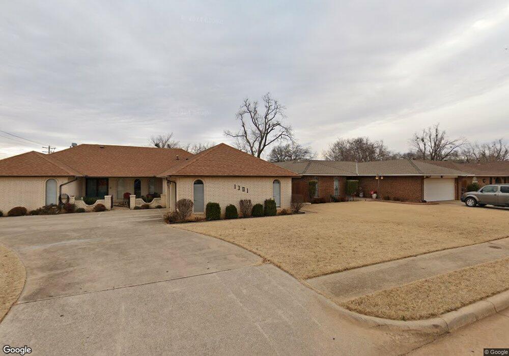 1305 Winding Creek Ct, Moore, OK 73160 - photo 1
