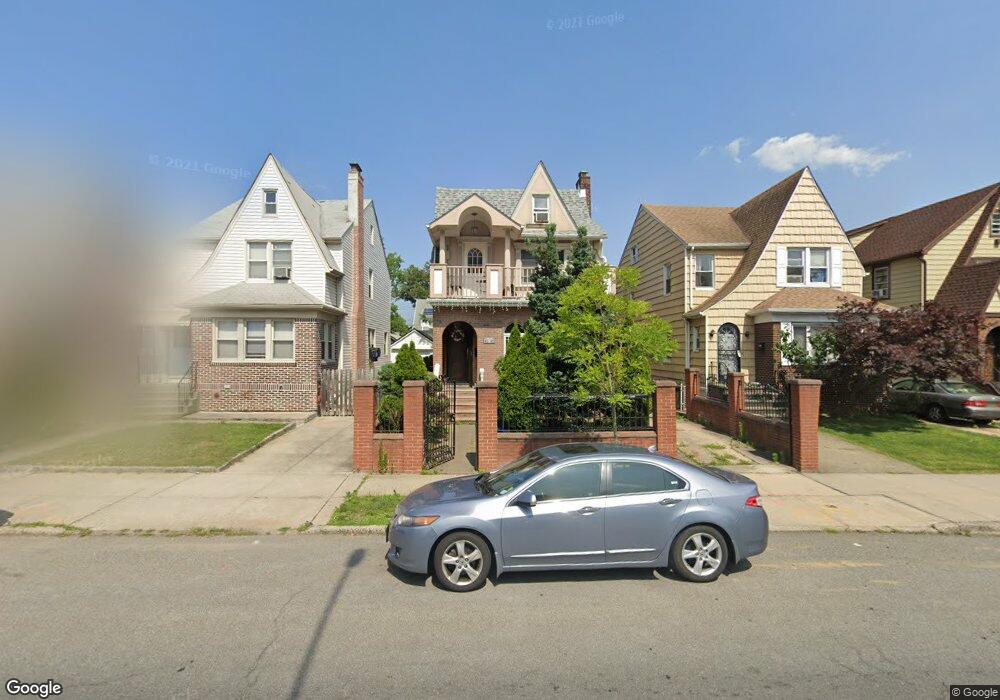 4345 Utopia Pkwy, Flushing, NY 11358 - photo 1