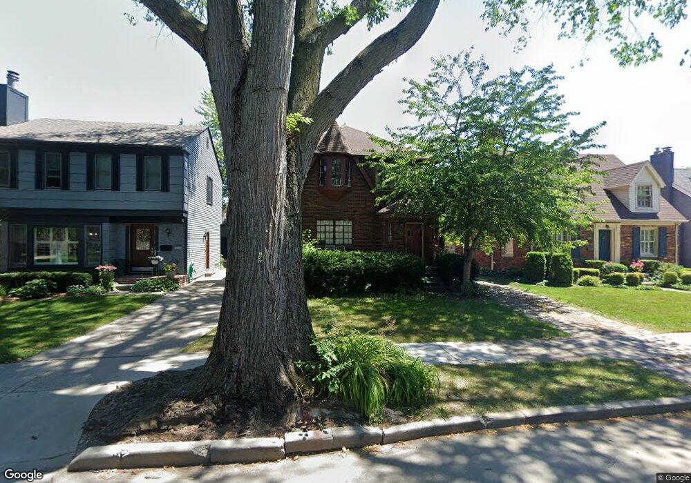 422 Fisher Rd, Grosse Pointe Farms, MI 48230 - photo 1