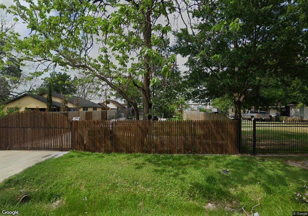1213 De Boll St, Houston, TX 77022 - photo 1