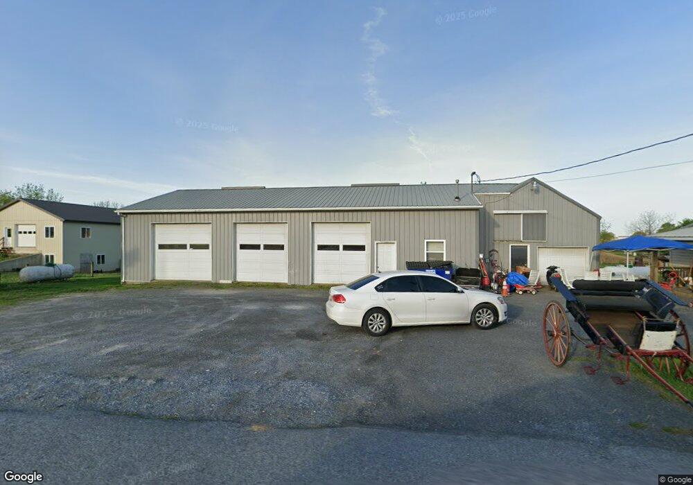 574 N Railroad Ave, New Holland, PA 17557 - photo 1