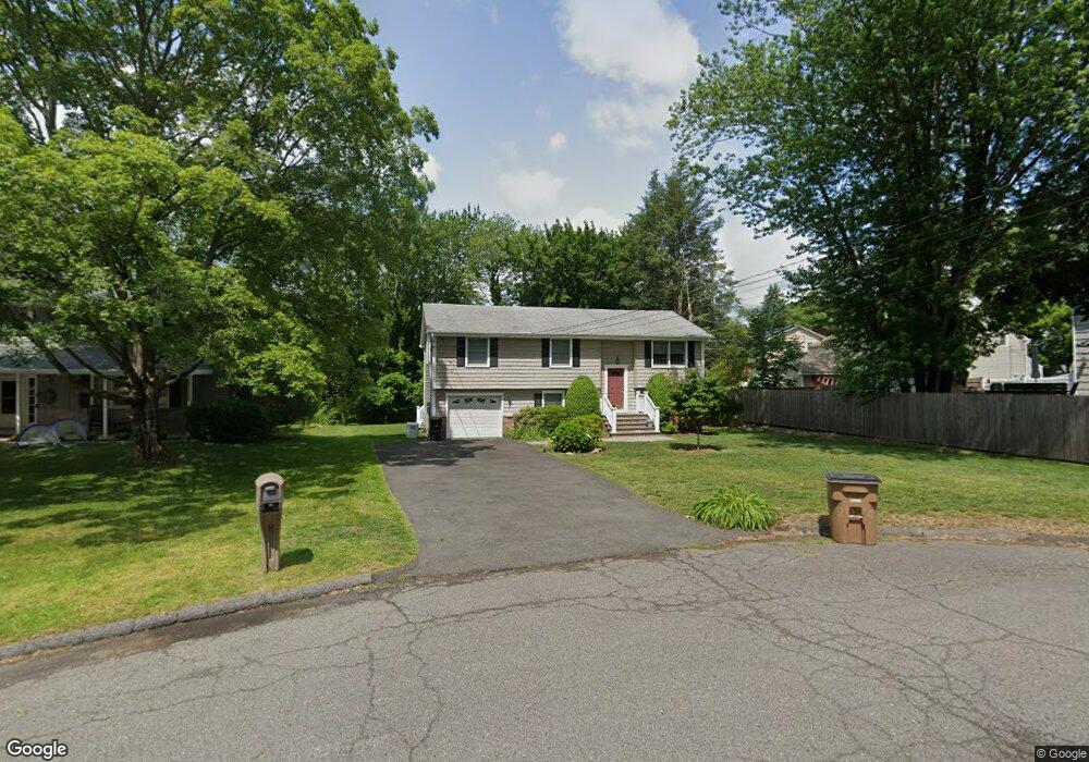 112 Three Lakes Dr, Stamford, CT 06902 - photo 1