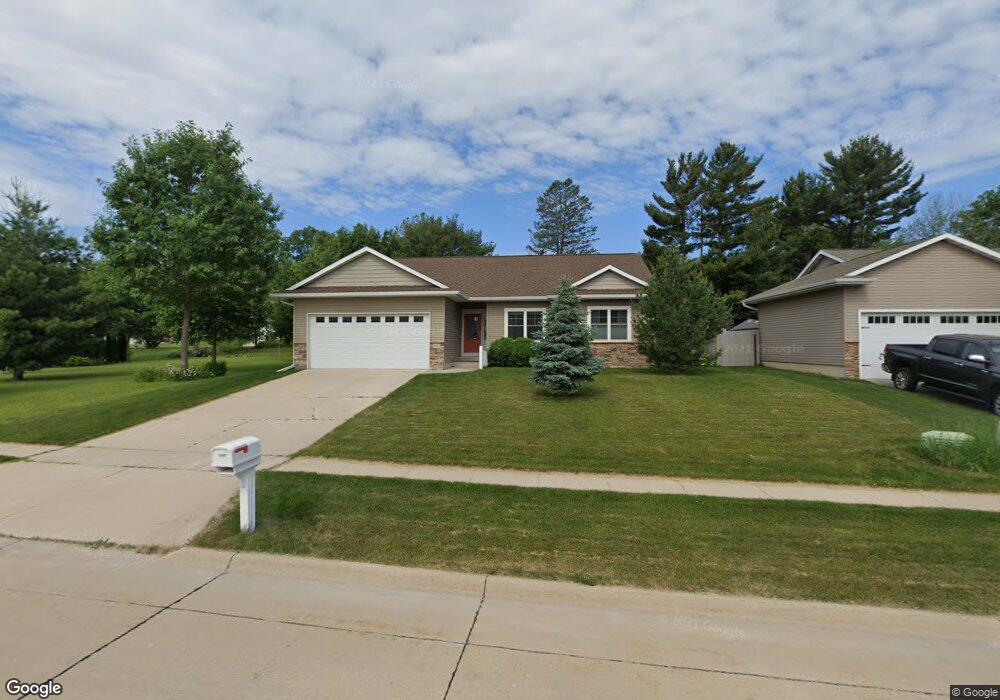 4211 Wedgewood Dr, Cedar Falls, IA 50613 - photo 1
