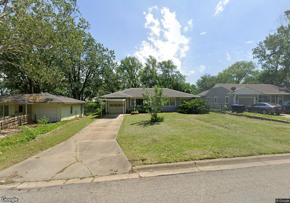921 SW Armagh St, Topeka, KS 66611 - photo 1