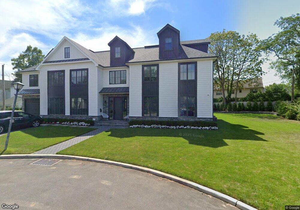 7 Hawthorne Ln, Lawrence, NY 11559 - photo 1