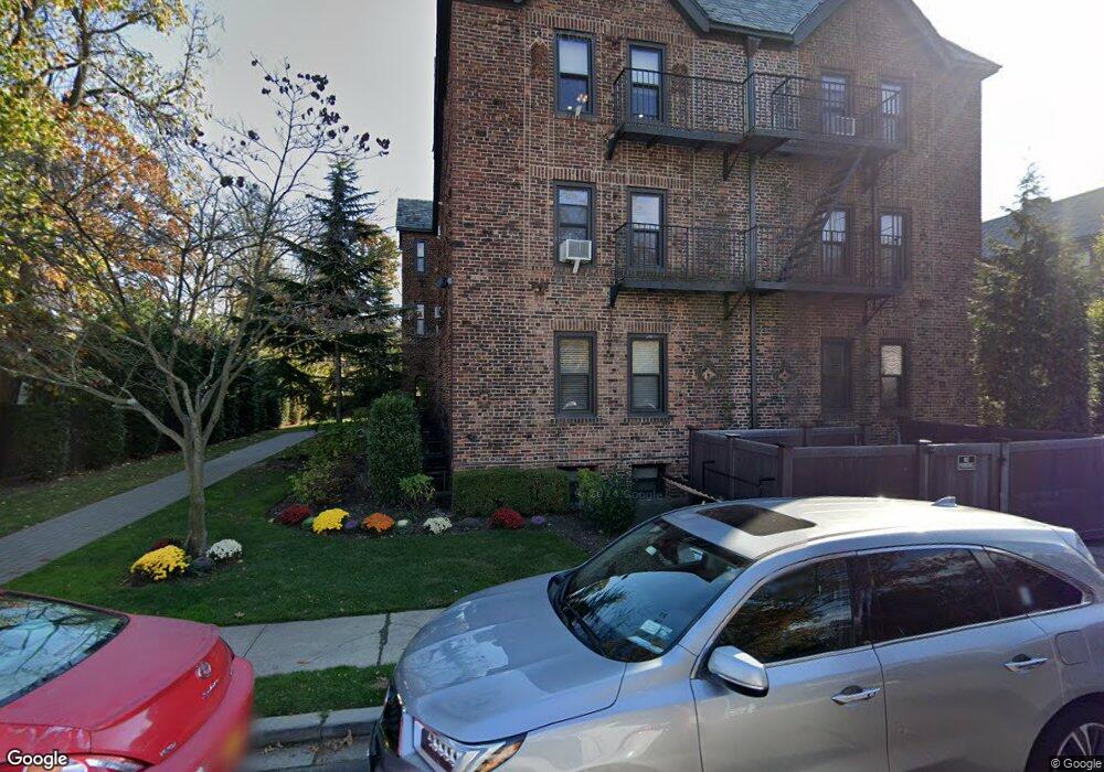 821 Woodmere Ct unit C3, Woodmere, NY 11598 - photo 1