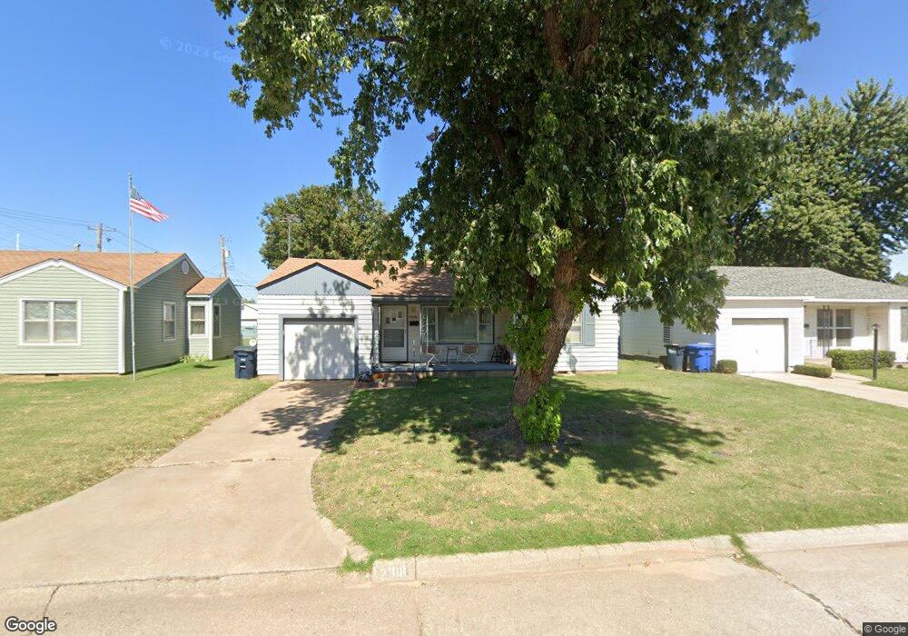 2318 W Maple Ave, Enid, OK 73703 - photo 1