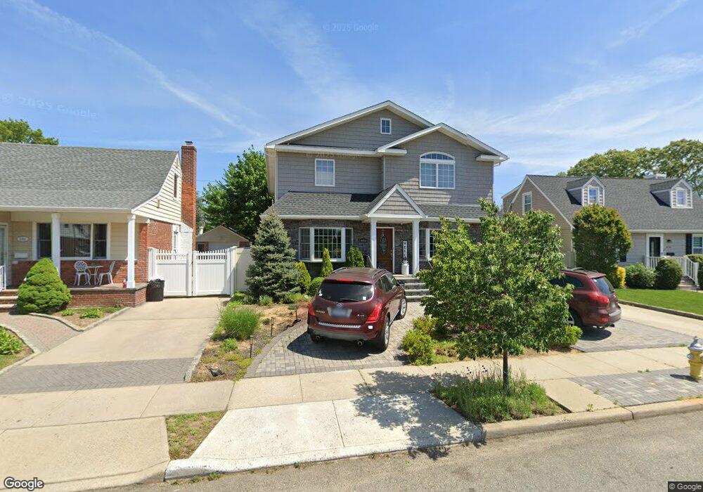 880 Center Dr, Franklin Square, NY 11010 - photo 1