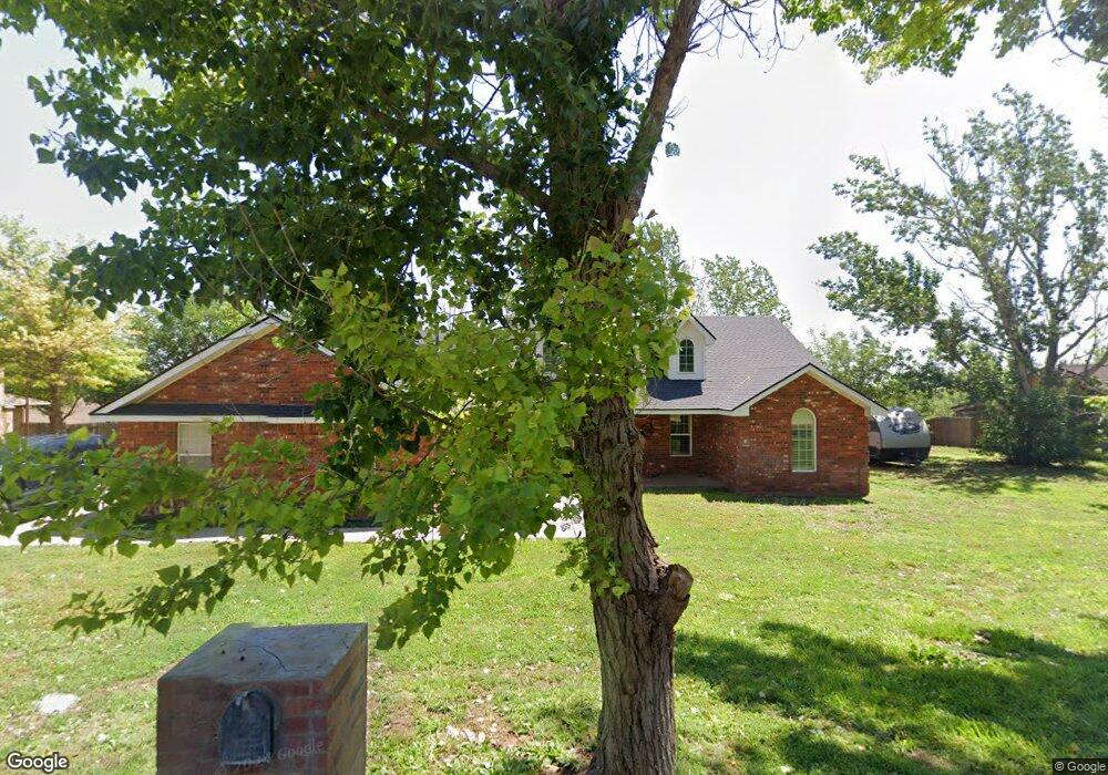 1406 Ebeling Dr, Plainview, TX 79072 - photo 1