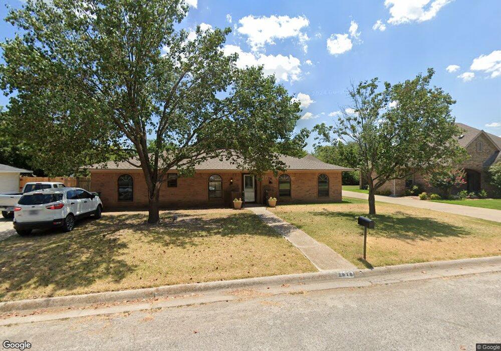 2016 Greenbriar Dr, Gainesville, TX 76240 - photo 1