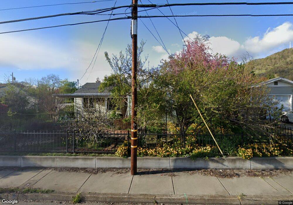 1210 NE A St, Grants Pass, OR 97526 - photo 1