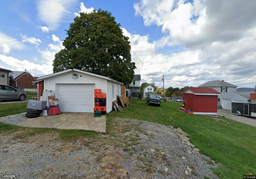 915 Howell St, Vandergrift, PA 15690 - photo 1