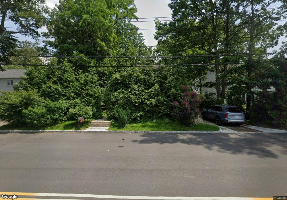 3 Stepping Stone Ln, Great Neck, NY 11024 - photo 1