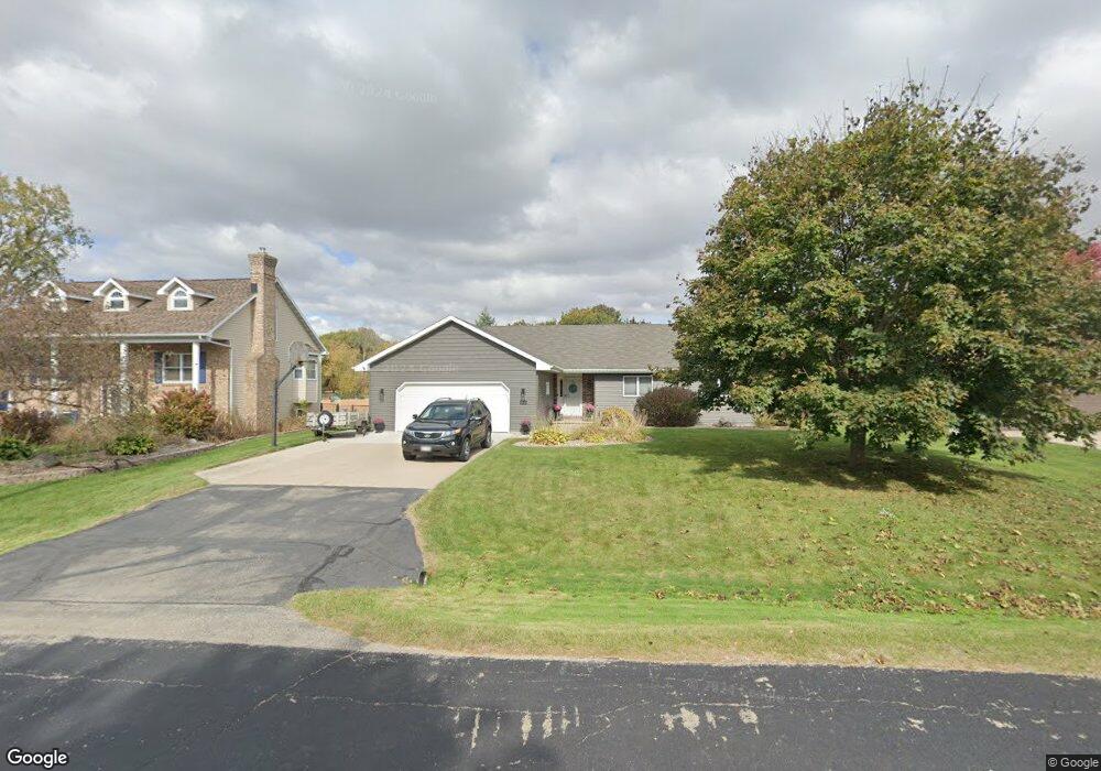 2616 W Sunnyview Cir, Appleton, WI 54914 - photo 1