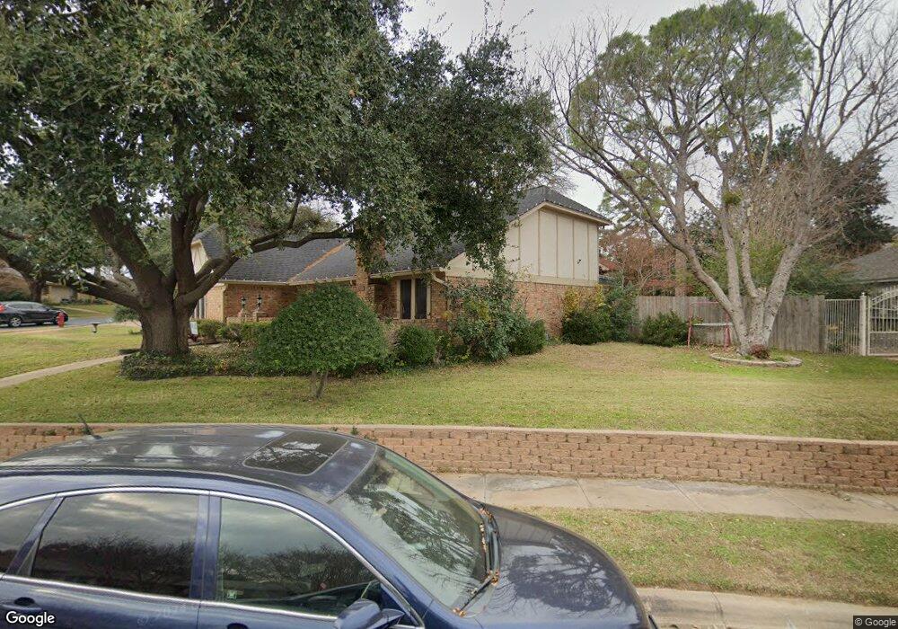 417 Blue Jay Ct, Bedford, TX 76021 - photo 1