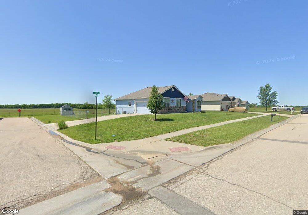 2911 SW Whitney Ln, Topeka, KS 66614 - photo 1