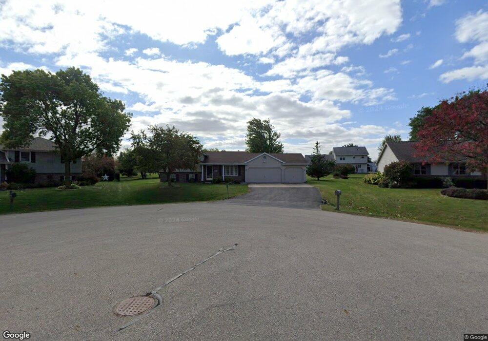 W6067 Golden Ct, Appleton, WI 54915 - photo 1