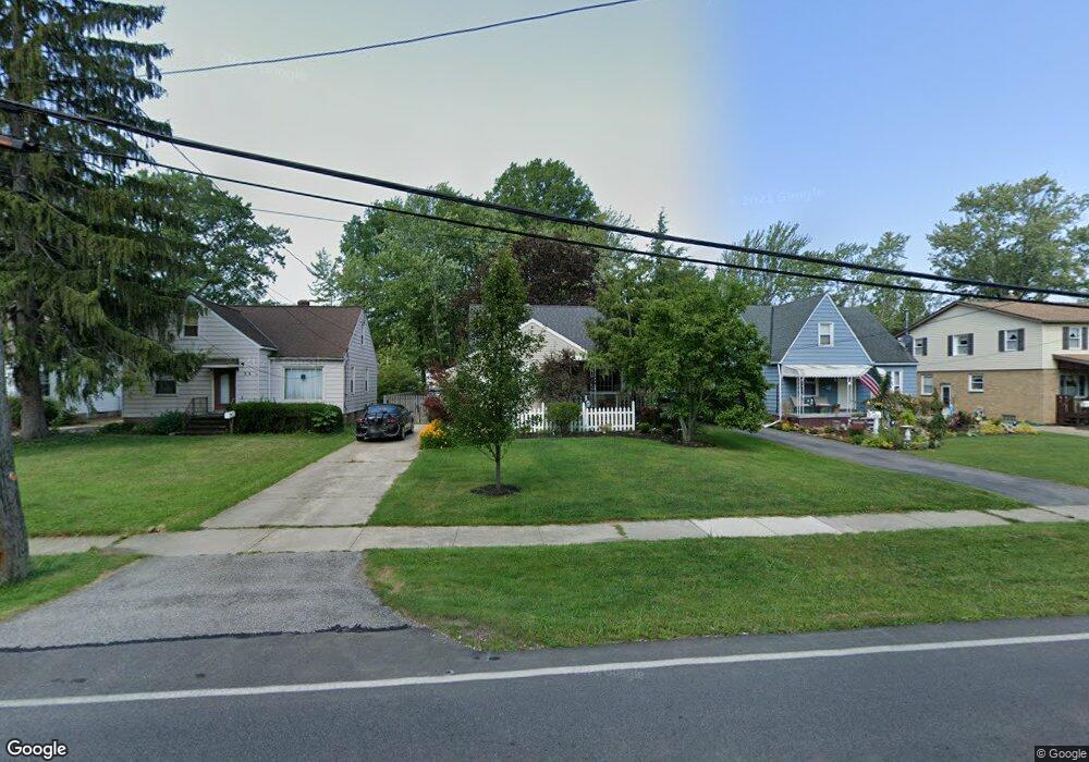 7574 Mapleway Dr, Olmsted Falls, OH 44138 - photo 1