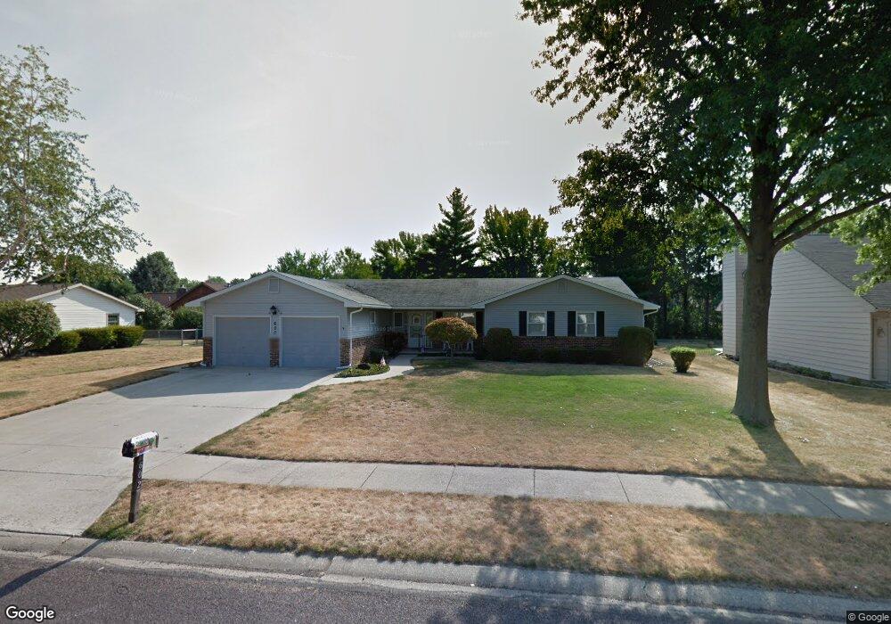 602 Locust St, Jacksonville, IL 62650 - photo 1