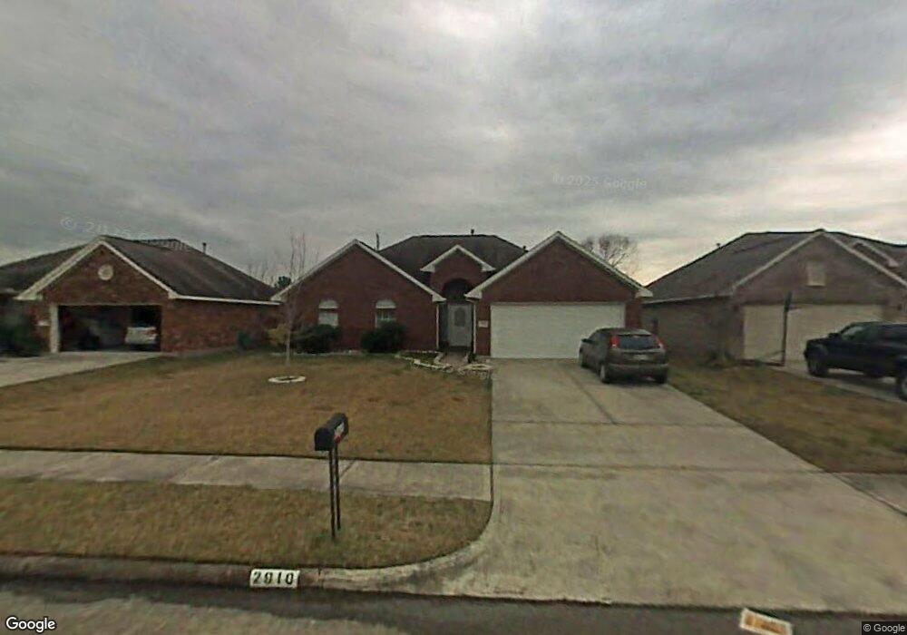 2910 Community Dr, Alvin, TX 77511 - photo 1