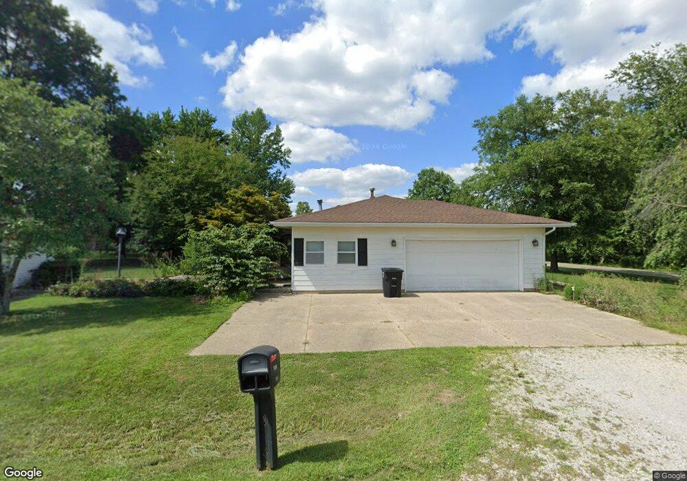 8984 E 1210th Rd, Effingham, IL 62401 - photo 1