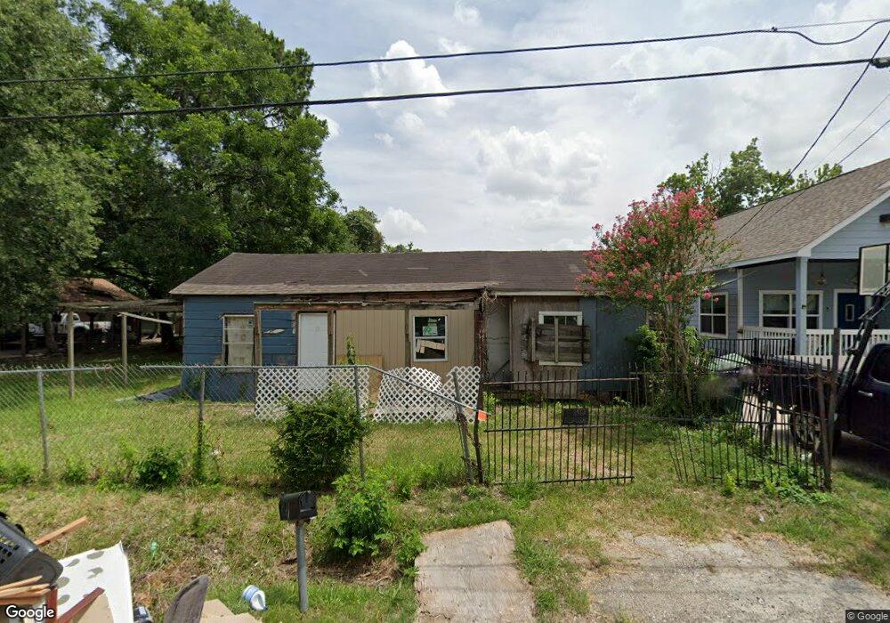 871 Chas Ln, Houston, TX 77091 - photo 1