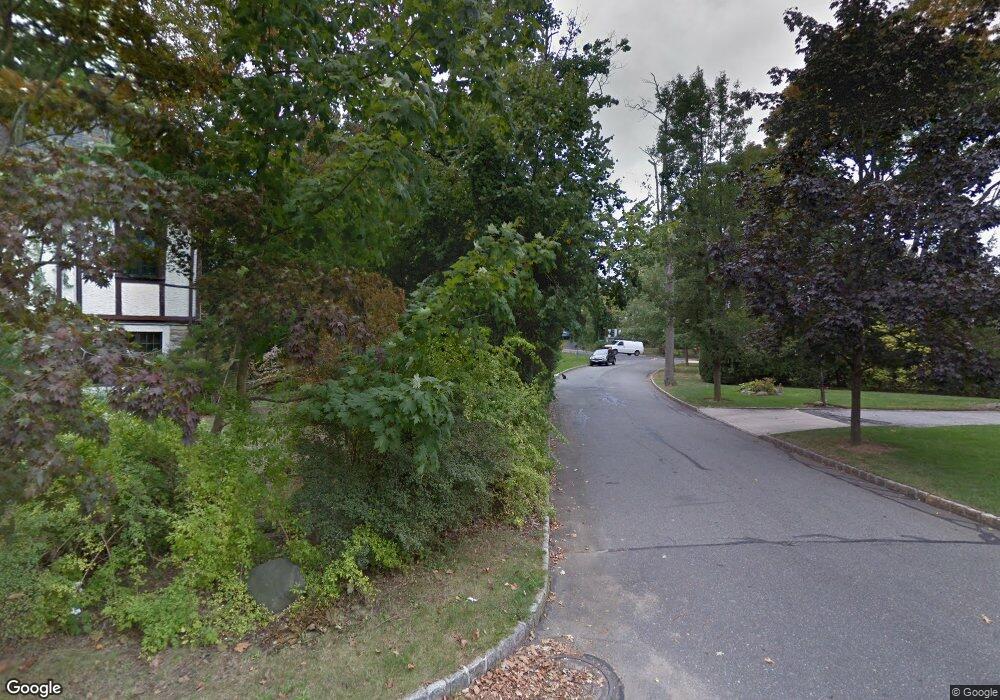 6 Avalon Rd, Great Neck, NY 11021 - photo 1