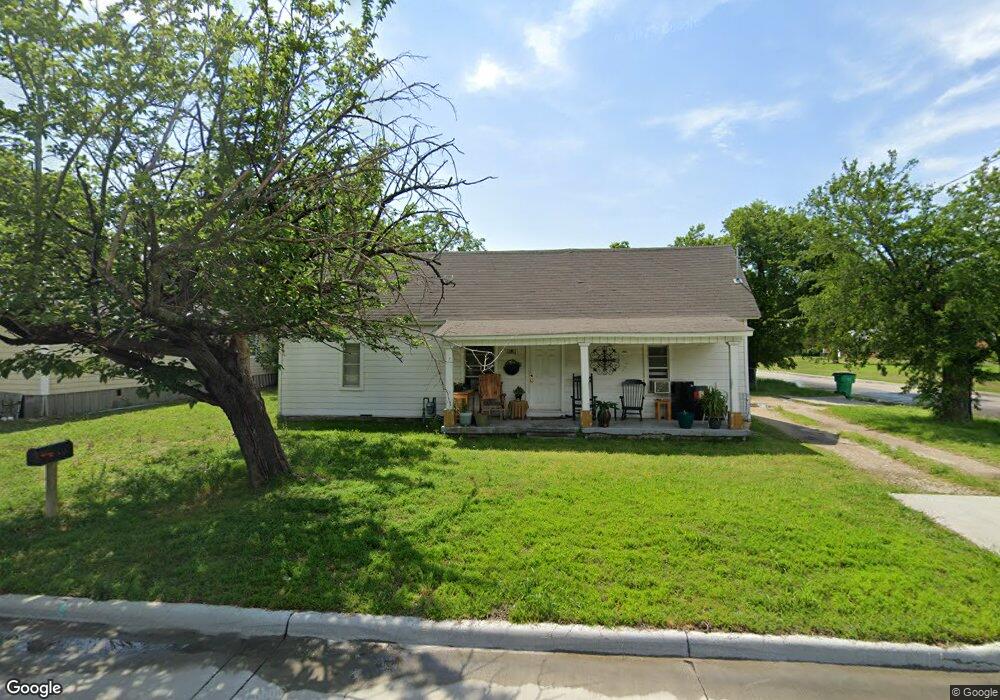 613 N Culberson St, Gainesville, TX 76240 - photo 1