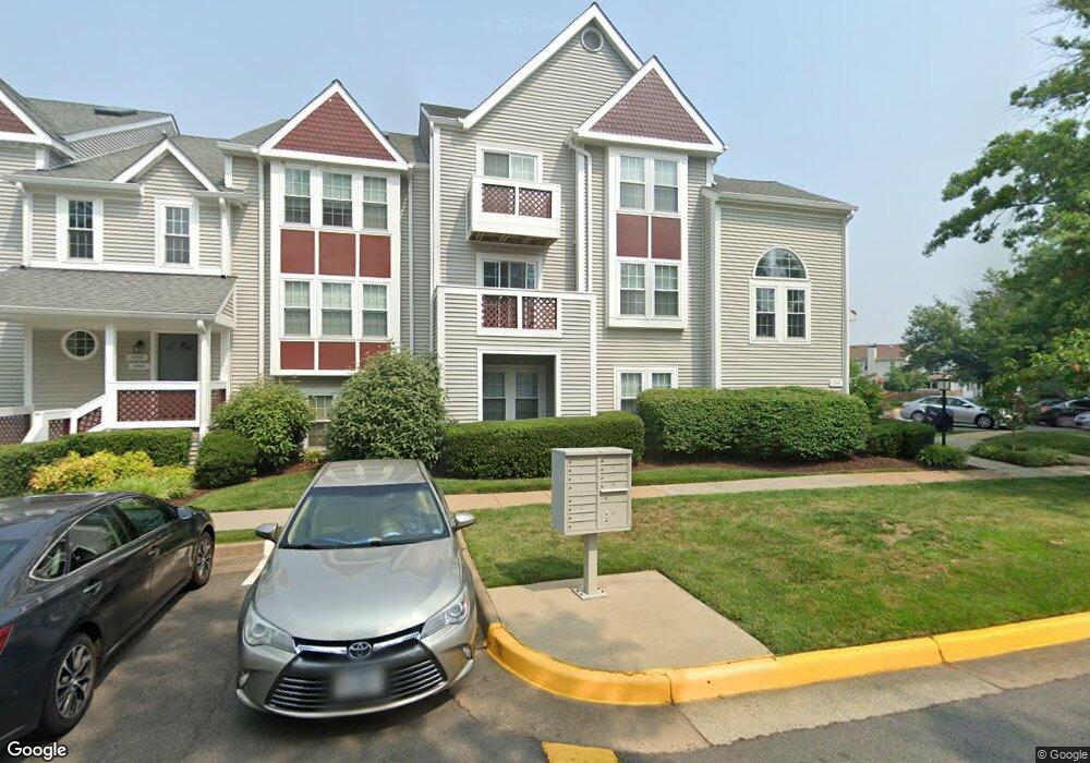 12939 Grays Pointe Rd unit 12939B, Fairfax, VA 22033 - photo 1