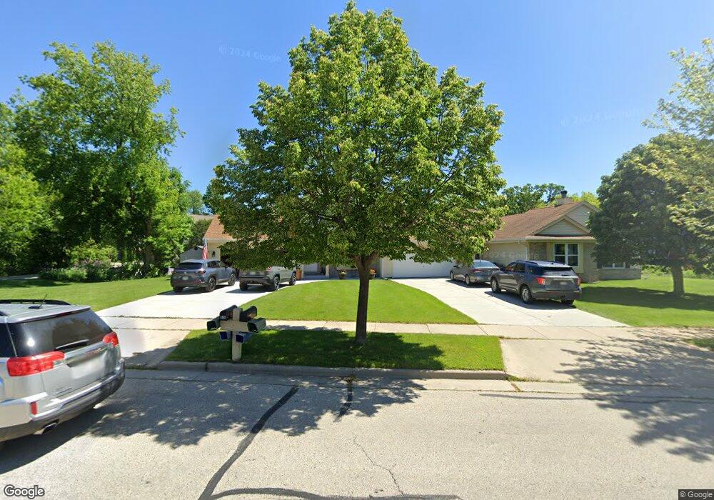 610 Ellys Way unit 2, Slinger, WI 53086 - photo 1