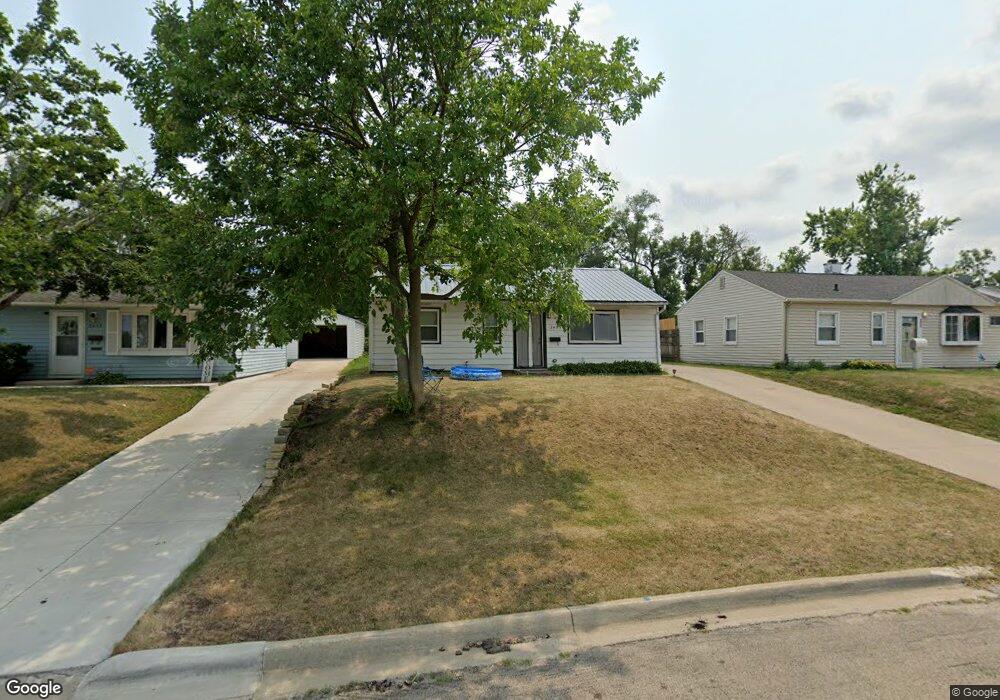 2425 8th Ave SW, Cedar Rapids, IA 52404 - photo 1