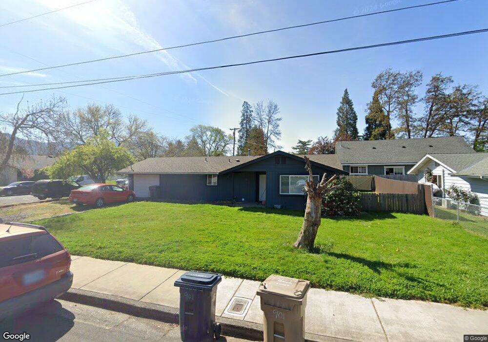 901 SW Rogue River Ave, Grants Pass, OR 97526 - photo 1