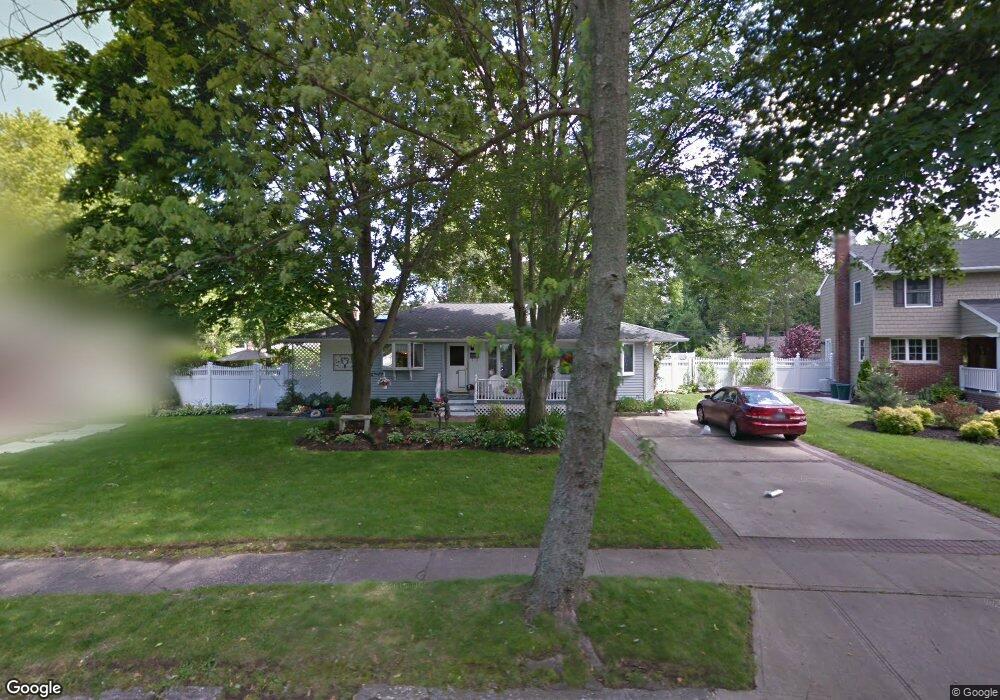 5 Abbey Dr, ComMacK, NY 11725 - photo 1