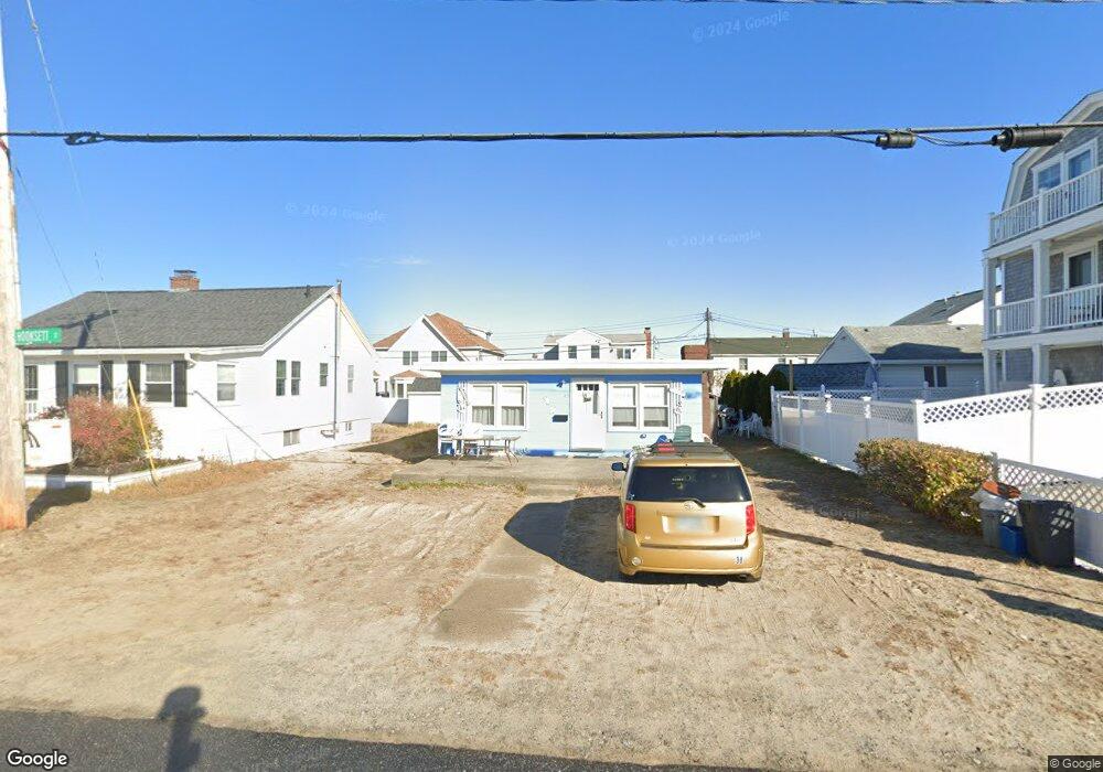 42 Hooksett St, Seabrook, NH 03874 - photo 1