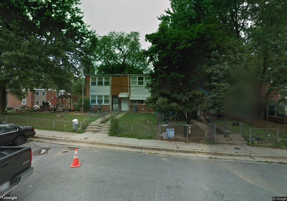 423 Burbank Ct, Halethorpe, MD 21227 - photo 1