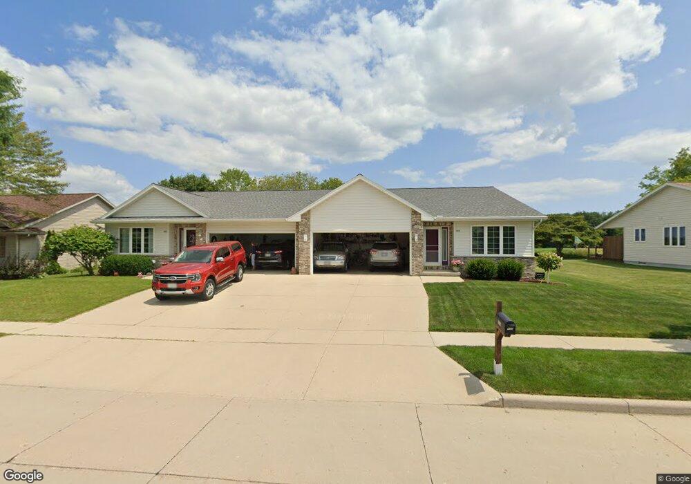 857 River Bluff Dr, Manitowoc, WI 54220 - photo 1