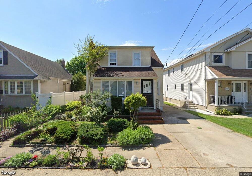 291 Courthouse Rd, Franklin Square, NY 11010 - photo 1