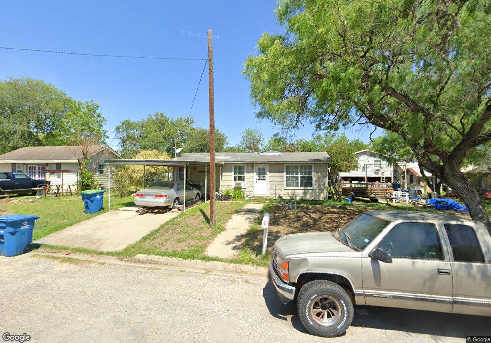 907 E Gramman St, Beeville, TX 78102 - photo 1