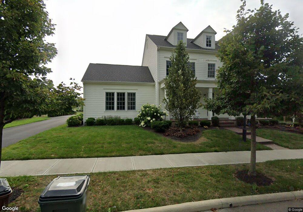 3820 W Oxford Lp Loop W, Columbus, OH 43230 - photo 1