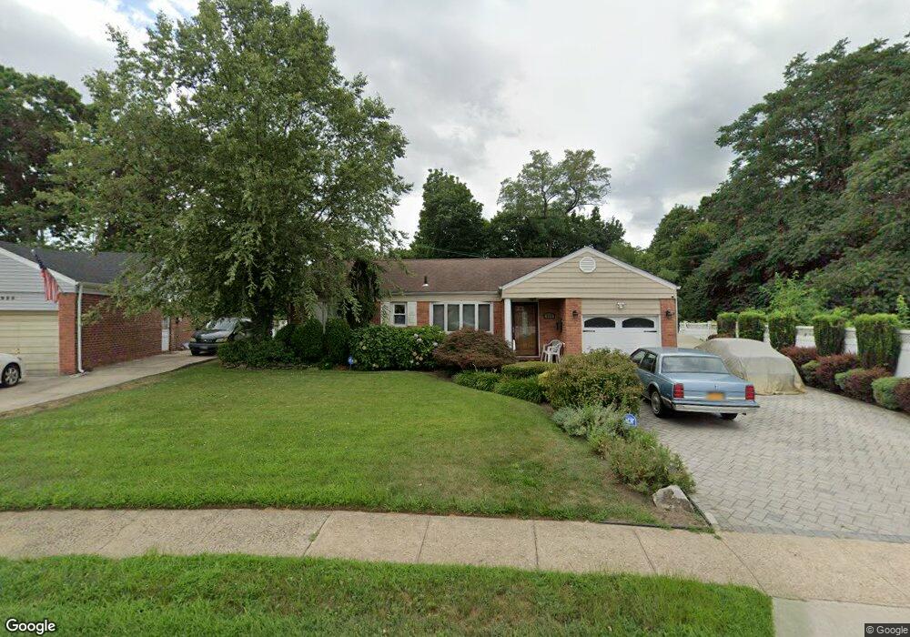 929 Catalpa Dr, Franklin Square, NY 11010 - photo 1