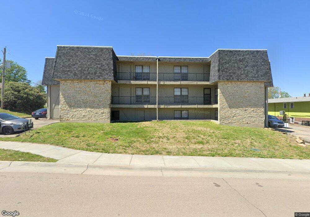 1347 SW Woodhull St, Topeka, KS 66604 - photo 1