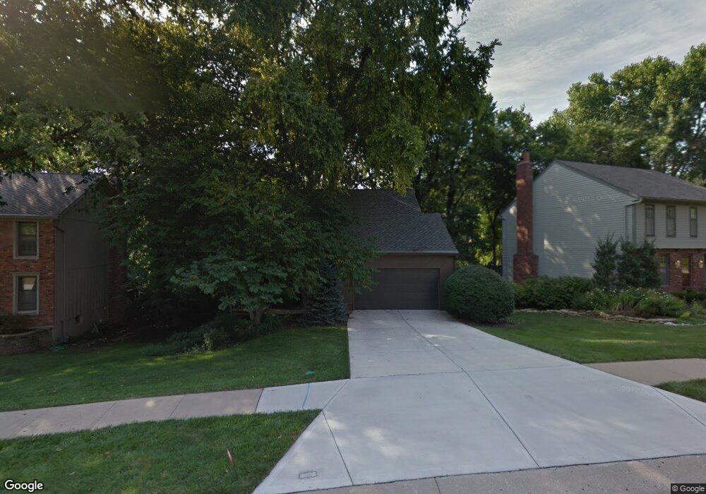 8271 Parkhill Cir, Lenexa, KS 66215 - photo 1