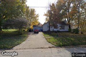 618 2nd St, Hull, IA 51239