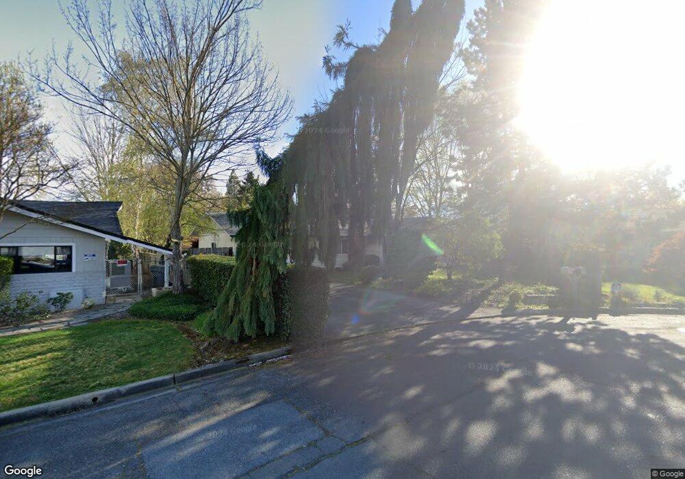 1015 NE Fall Dr, Grants Pass, OR 97526 - photo 1