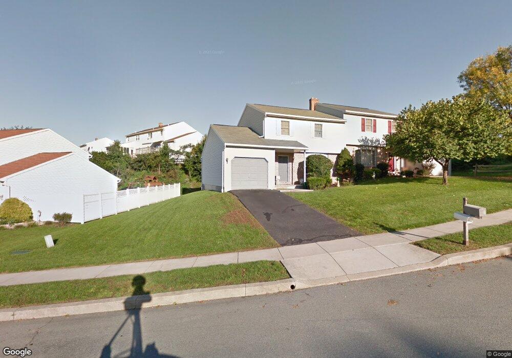 1729 Acorn Dr, Reading, PA 19608 - photo 1