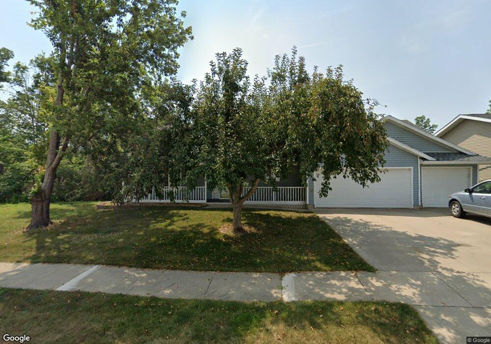 2803 Oak Crest Ct NW, Cedar Rapids, IA 52405 - photo 1