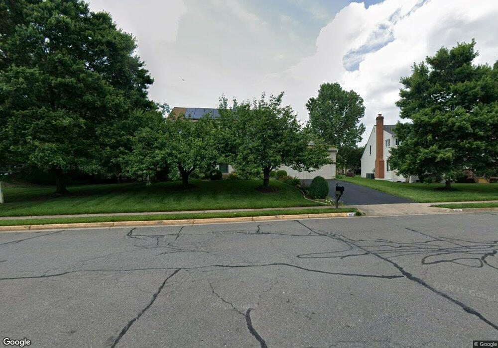 9376 River Crest Rd, Manassas, VA 20110 - photo 1