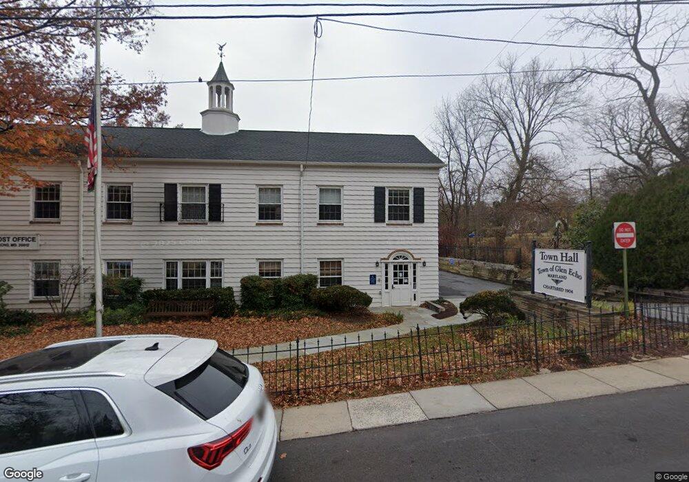 7370 Macarthur Blvd, Glen Echo, MD 20812 - photo 1