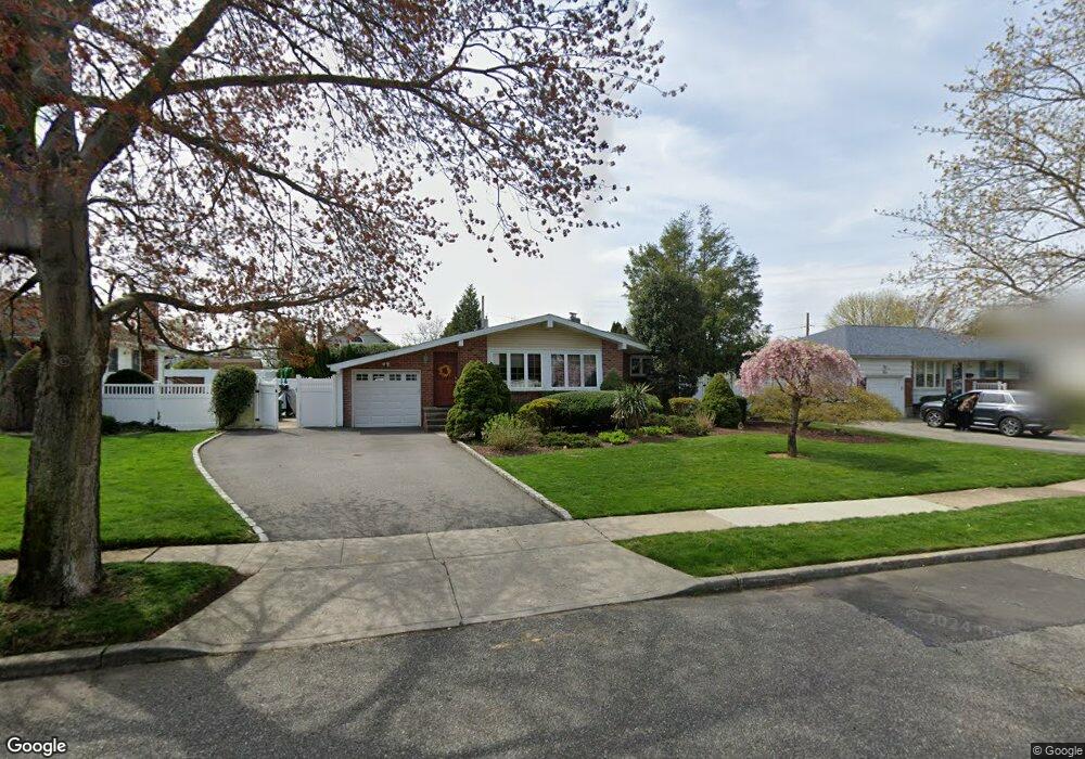 6 Plowboy Path, ComMacK, NY 11725 - photo 1