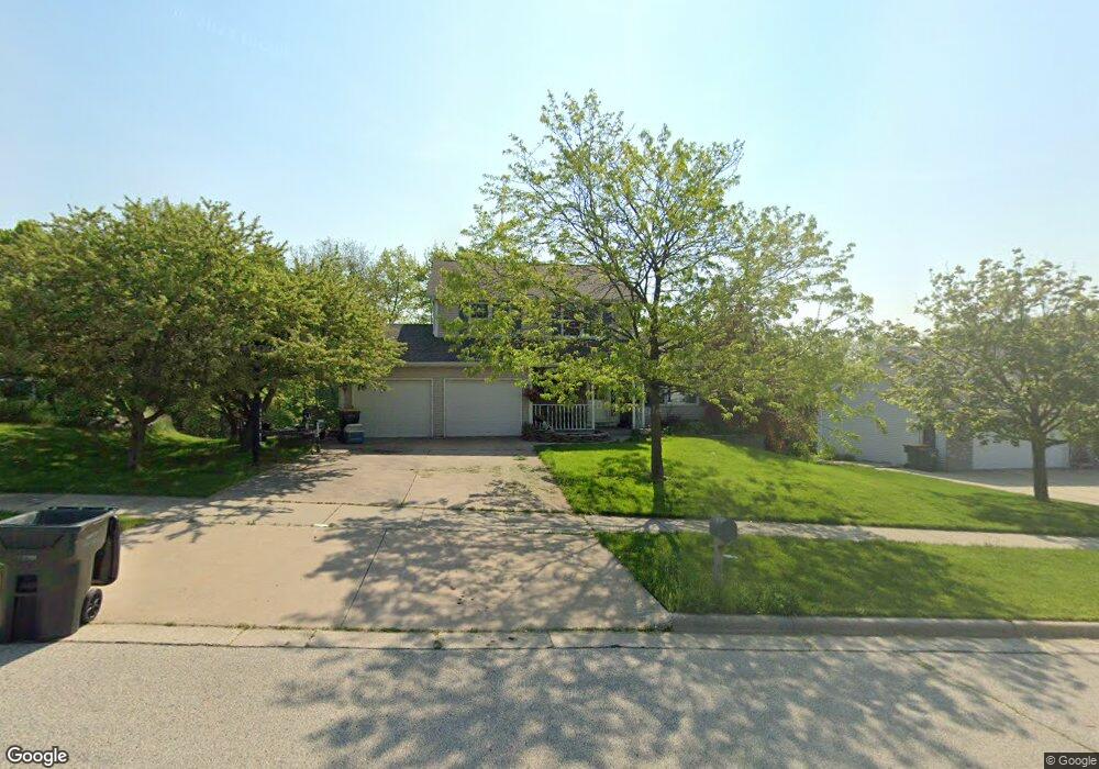 1413 Villa Park Ct, West Bend, WI 53090 - photo 1